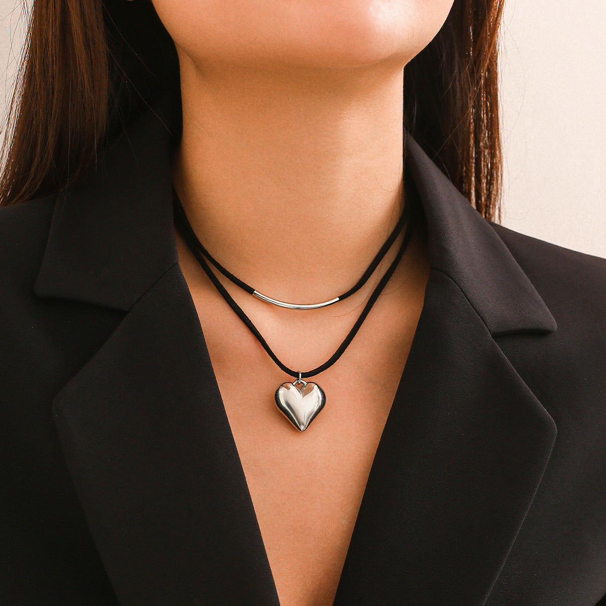 Black rope velvet geometric small heart necklace with simple curved tube heart Neck
