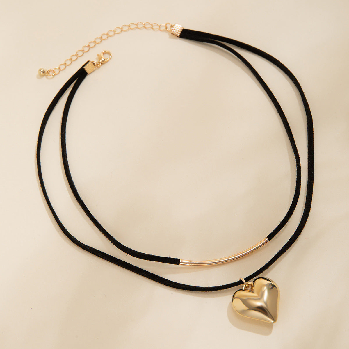 Black rope velvet geometric small heart necklace with simple curved tube heart Neck