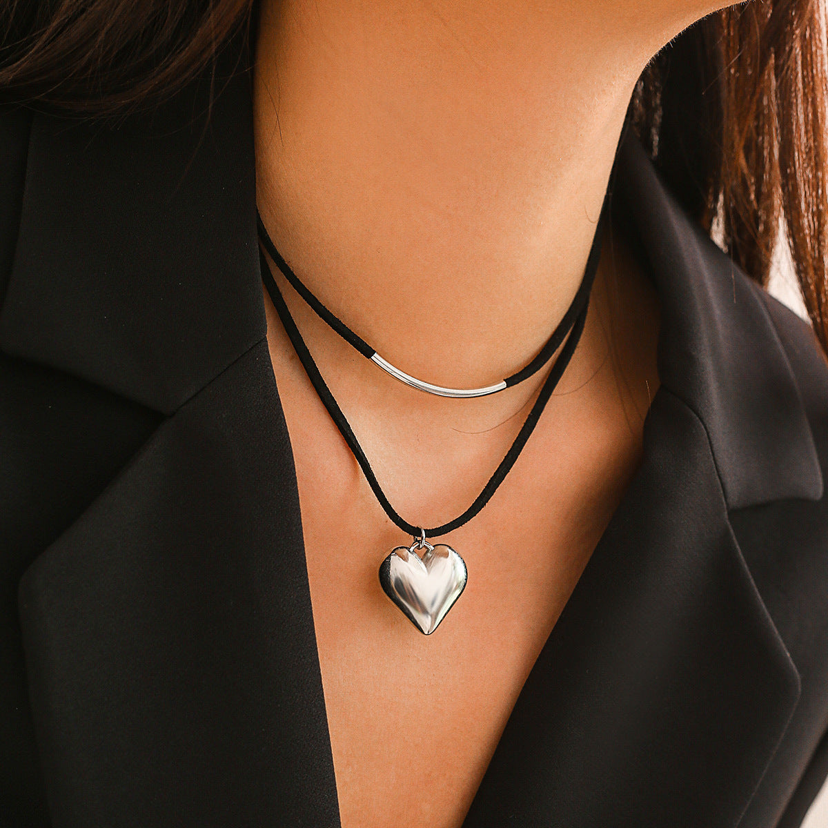 Black rope velvet geometric small heart necklace with simple curved tube heart Neck